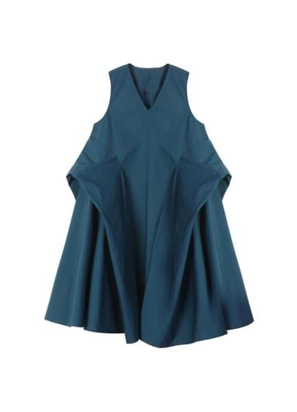 عرض تفاصيل Folded SIDES ORGAMI SLEVLESS DRESS 
 صورة Folded SIDES ORGAMI SLEVLESS DRESS